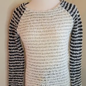 LOFT XS Sweater gray. Black white Cozy